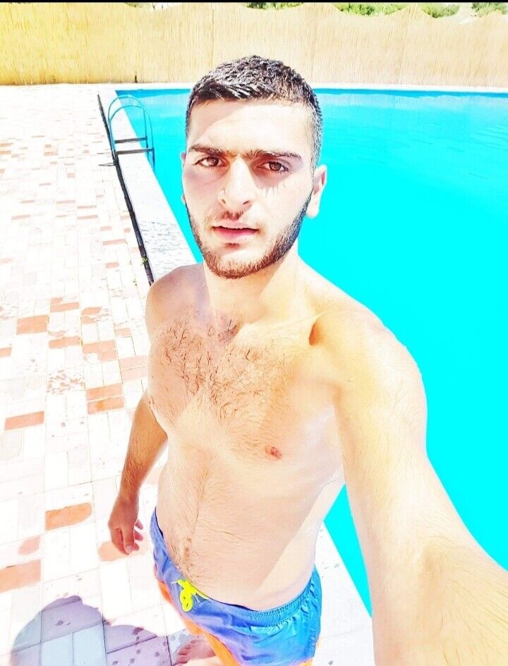  ,   Arman, 28 ,   ,   , c 