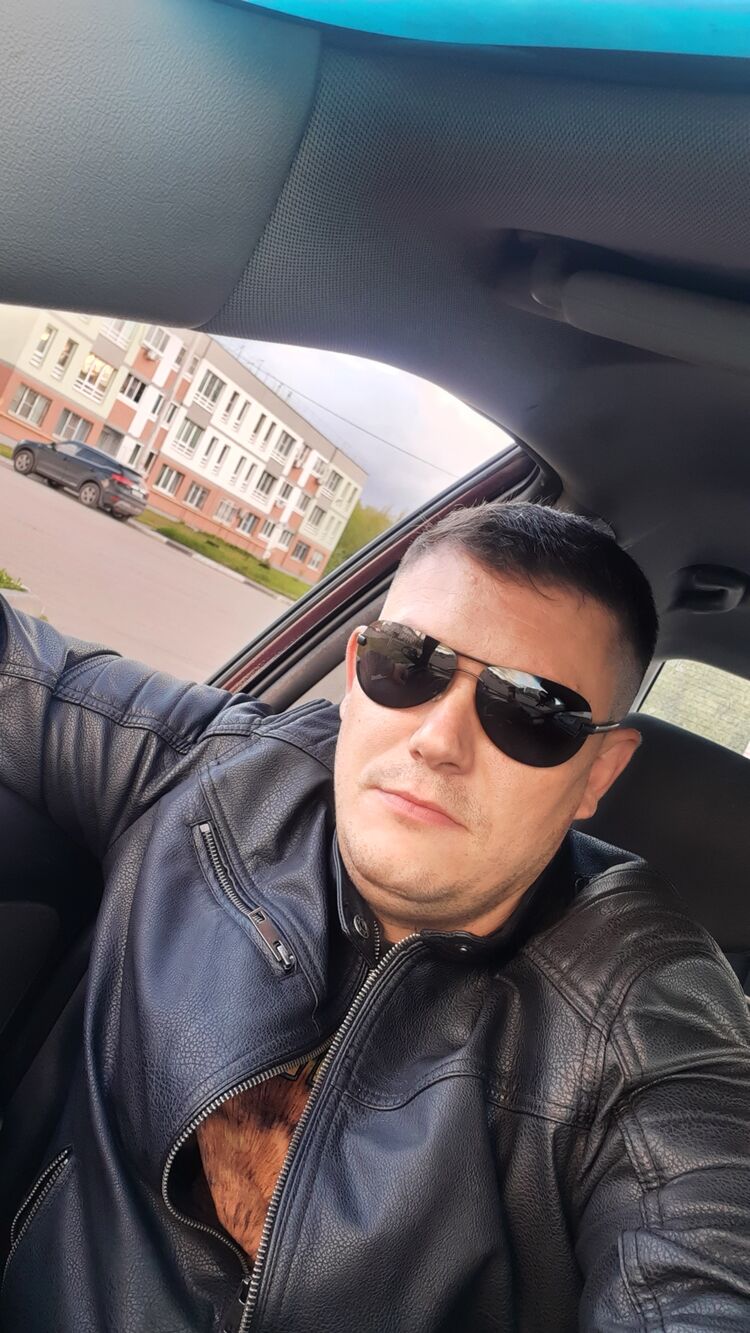  28097047  Anton, 39 ,     