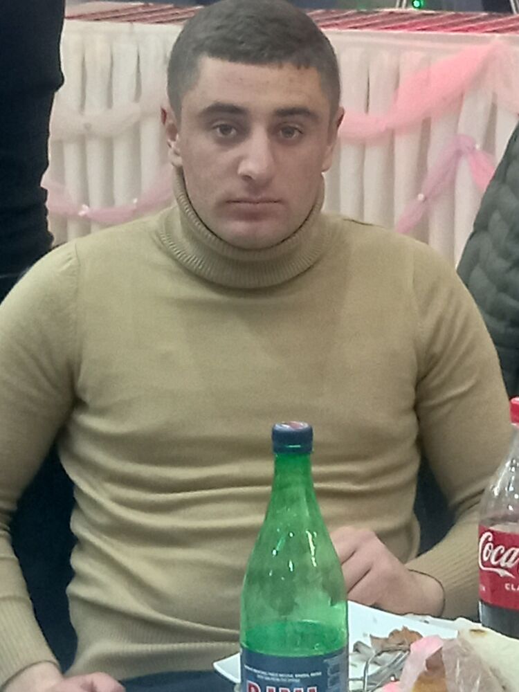  35484457  Garik, 22 ,     
