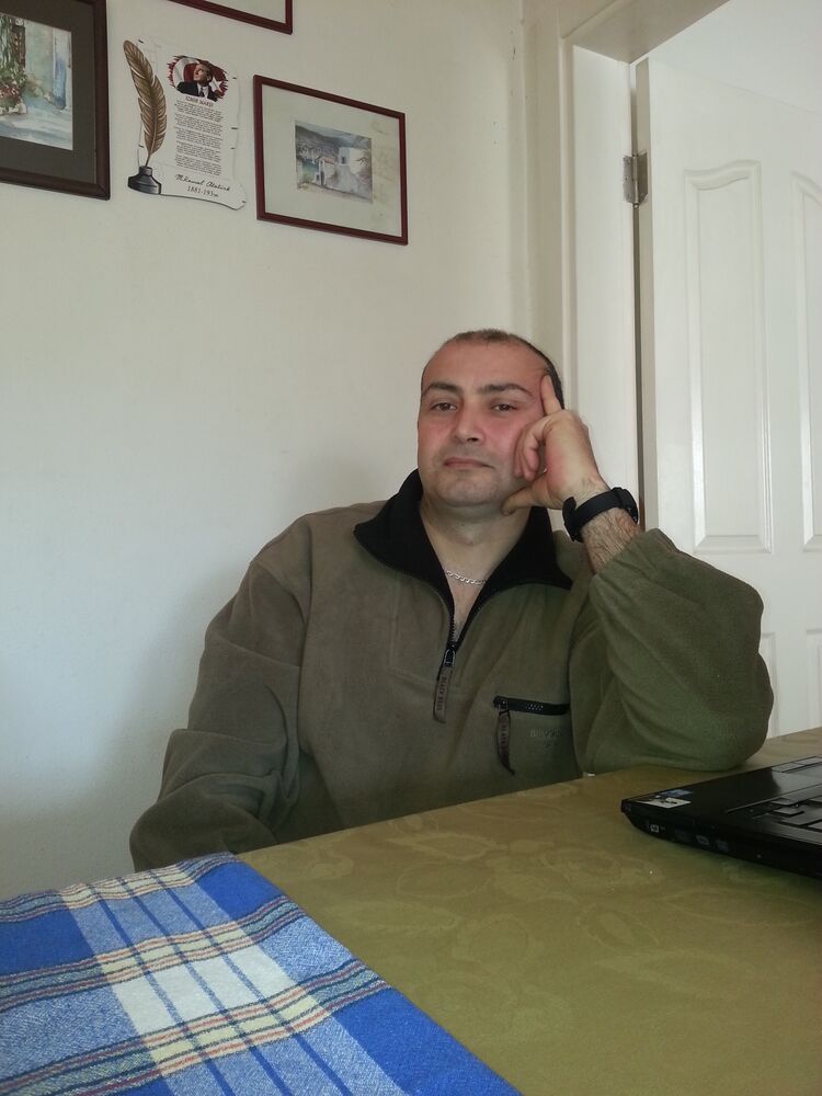  32833277  Farit, 53 ,    