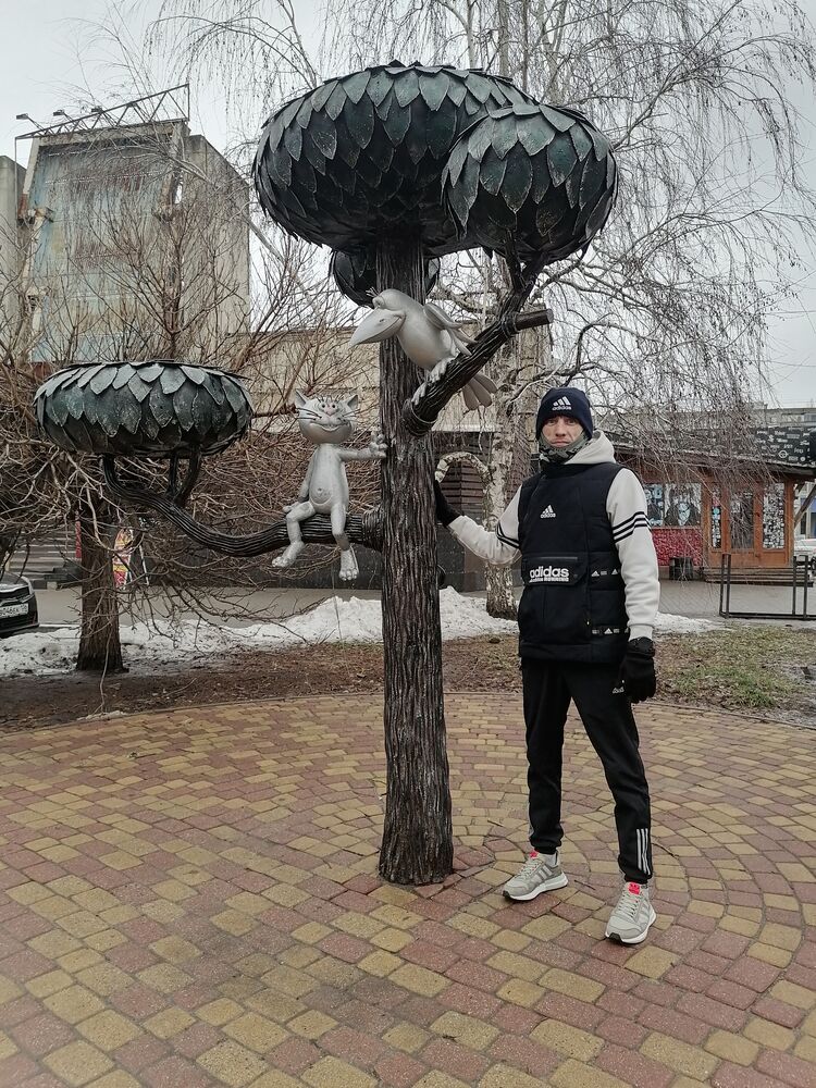  ,   Leo, 34 ,     , c 