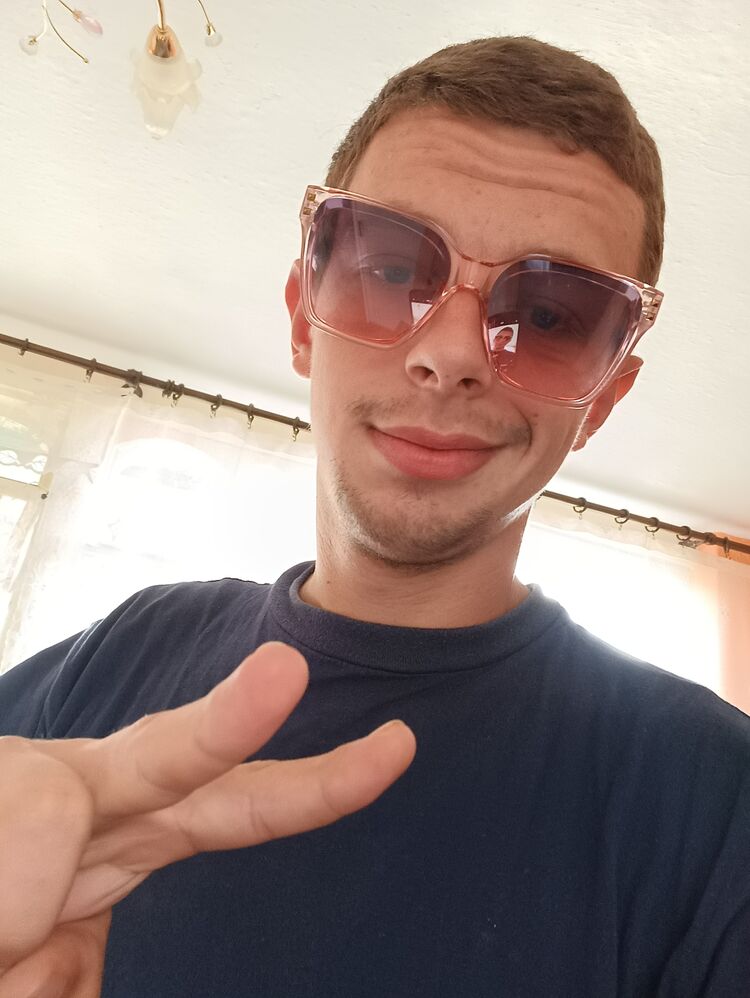  40732327  , 24 ,    