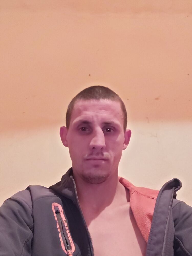  25024947  Kostia, 35 ,    