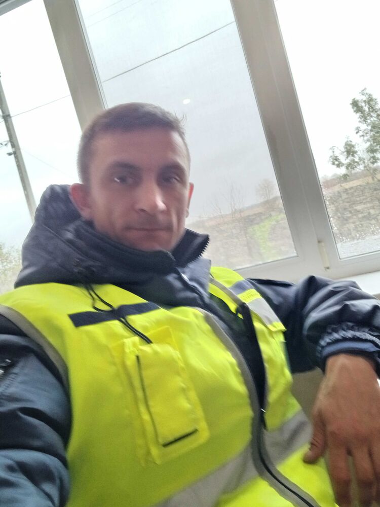  42886387  , 37 ,    