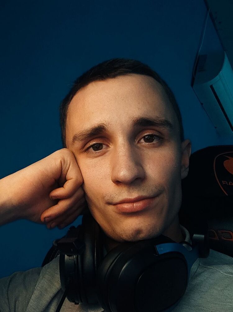  38439317  Mikhail, 24 ,    