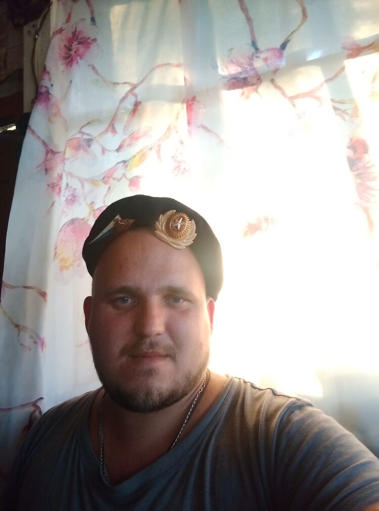  27916397  Mikhail, 28 ,    