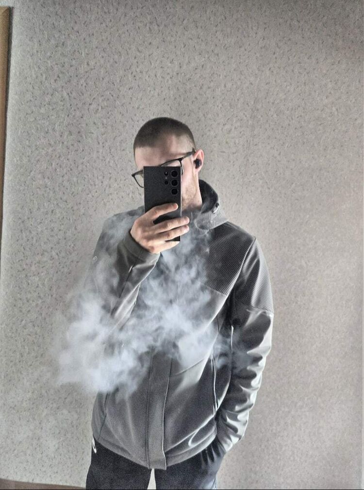  42704797  , 24 ,    