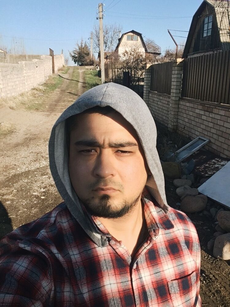  14949277  Mahmood, 32 ,    