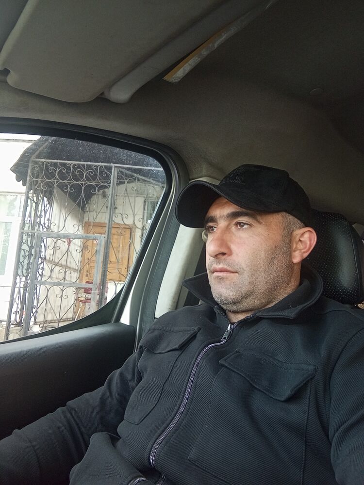  44279647  Arkadi, 39 ,    