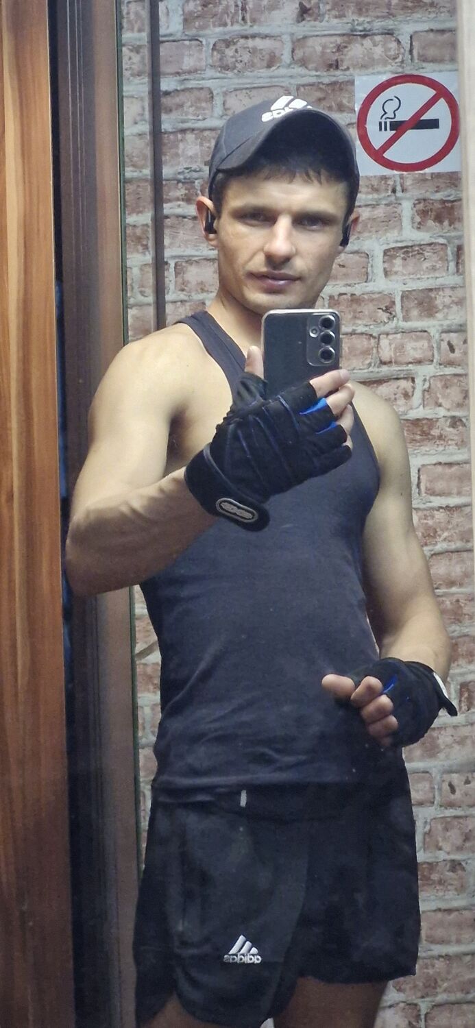  42915307  Denis, 33 ,    