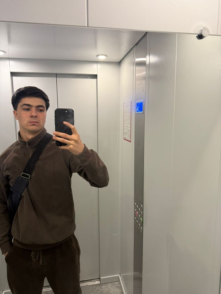  54729907  Abbos, 19 ,    