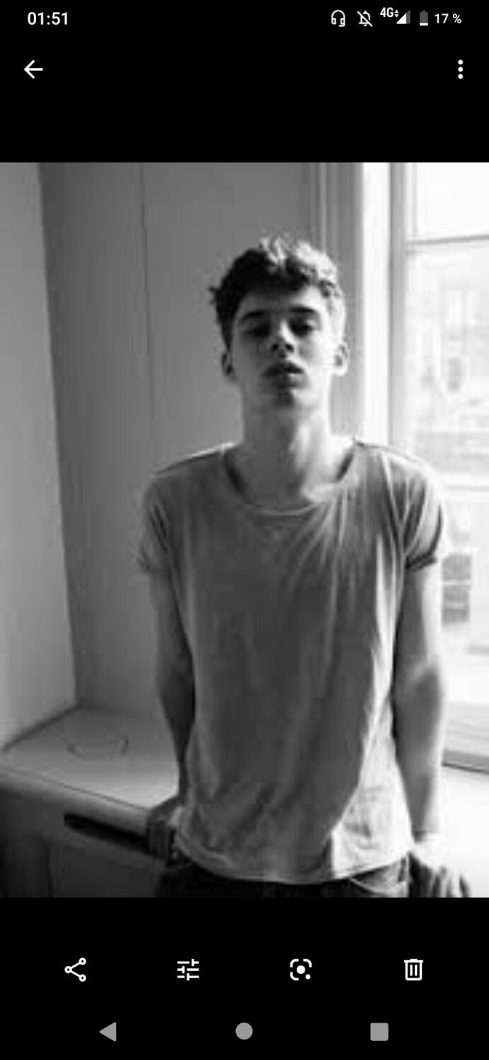  34898817  Nikolay, 22 ,    