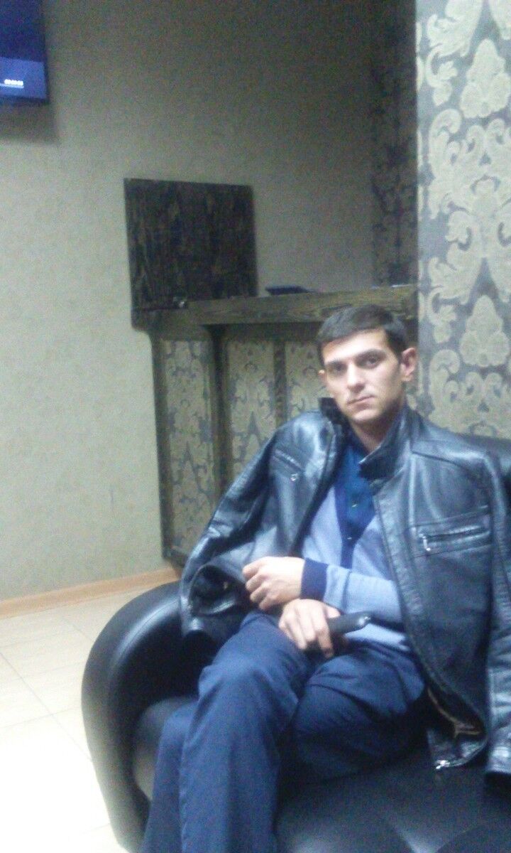  10765017  GARIK, 33 ,    