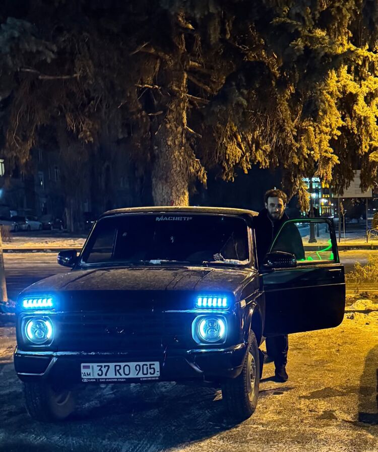  53332627  Arman, 25 ,    