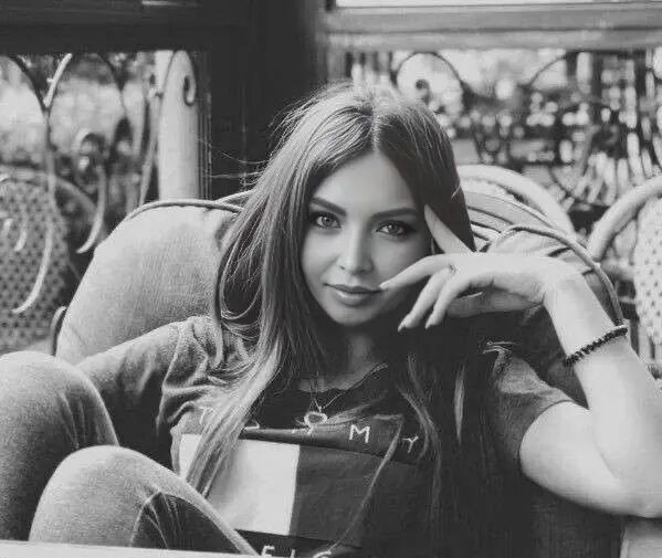  39620477  Anna, 29 ,    