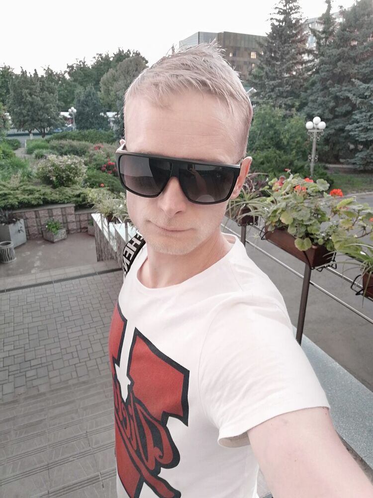  ,   Viktor, 38 ,   