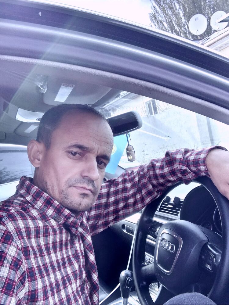  24043007  Karim, 46 ,    