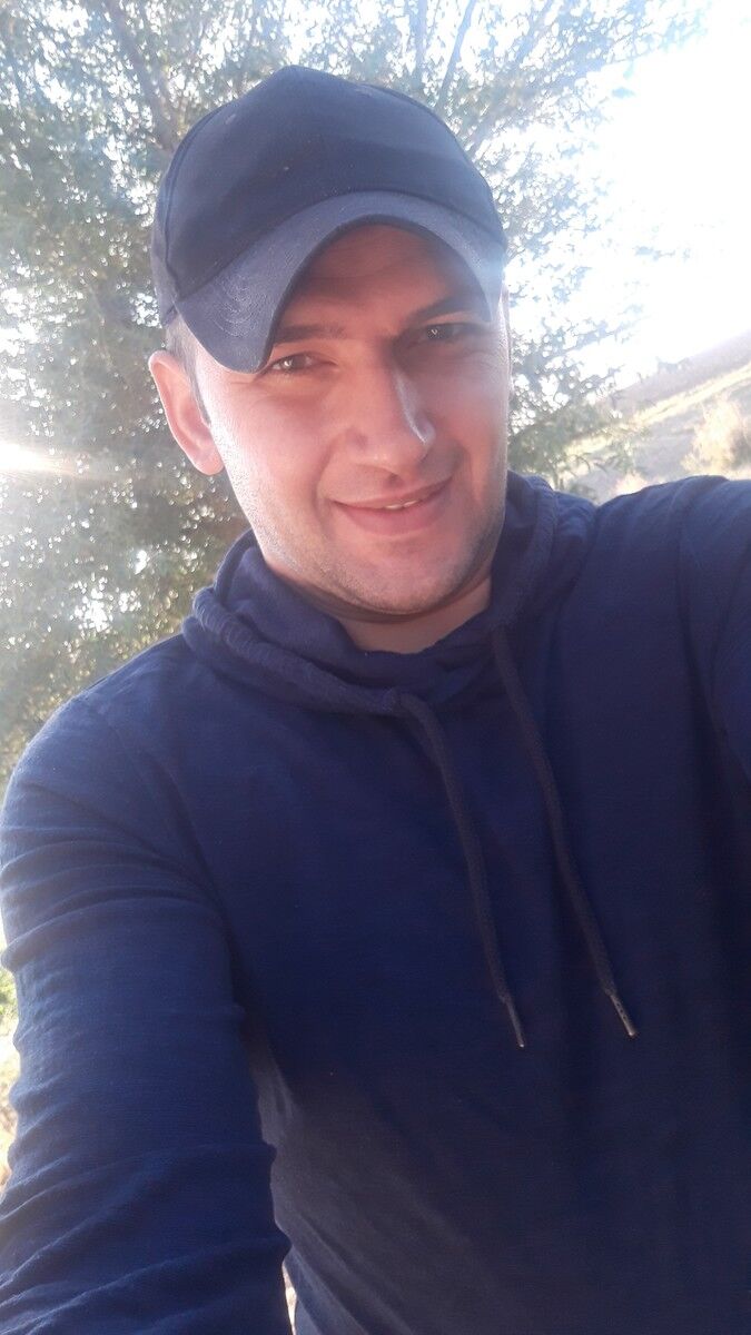  18730957  HAYK, 39 ,    
