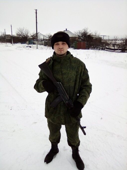  17327447  Viktor, 32 ,    