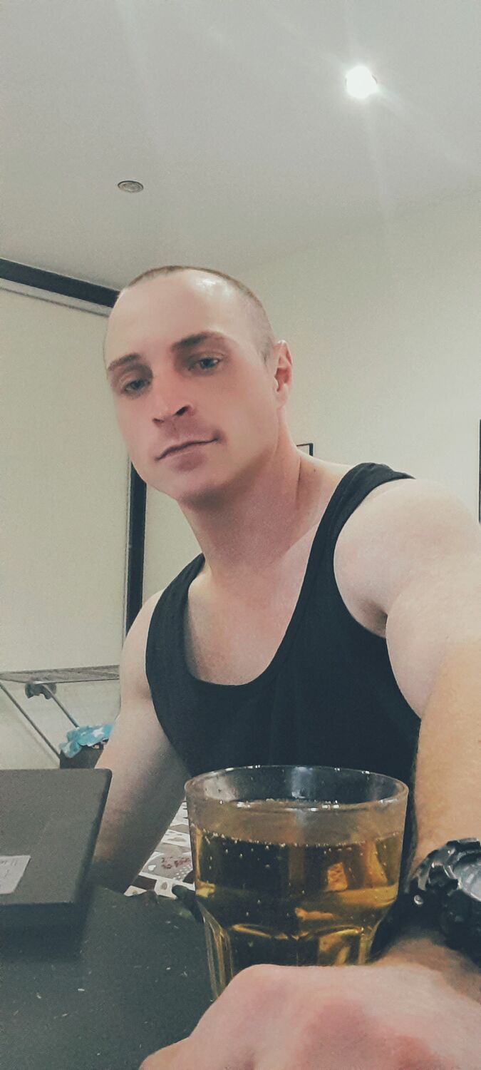  44833627  , 28 ,    