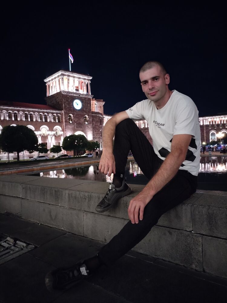  50302467  Armen, 31 ,    