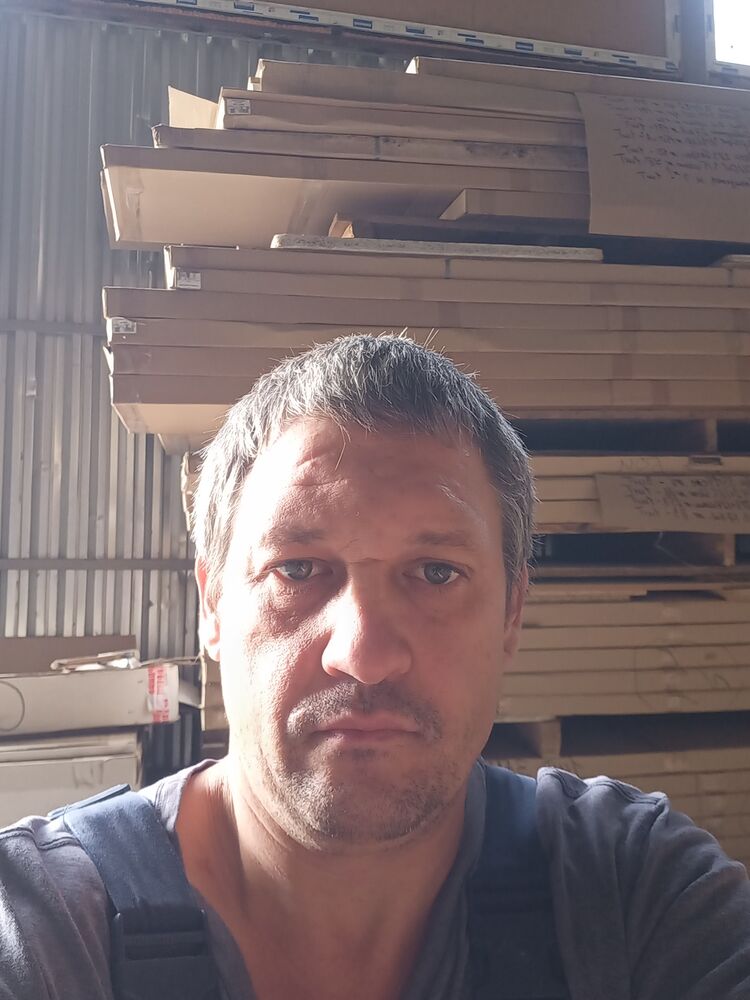  38738027  Yury, 40 ,    