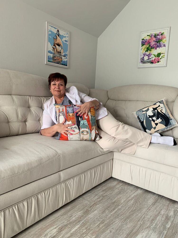  52205627  , 63 ,    -