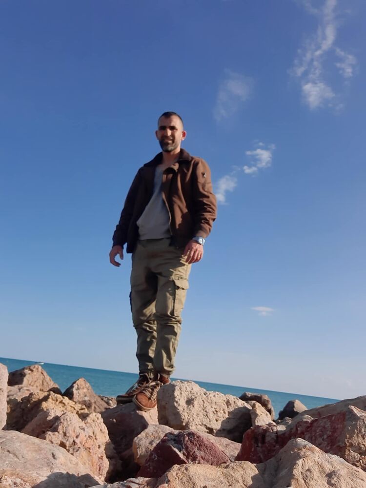  52996877  Issam, 39 ,    