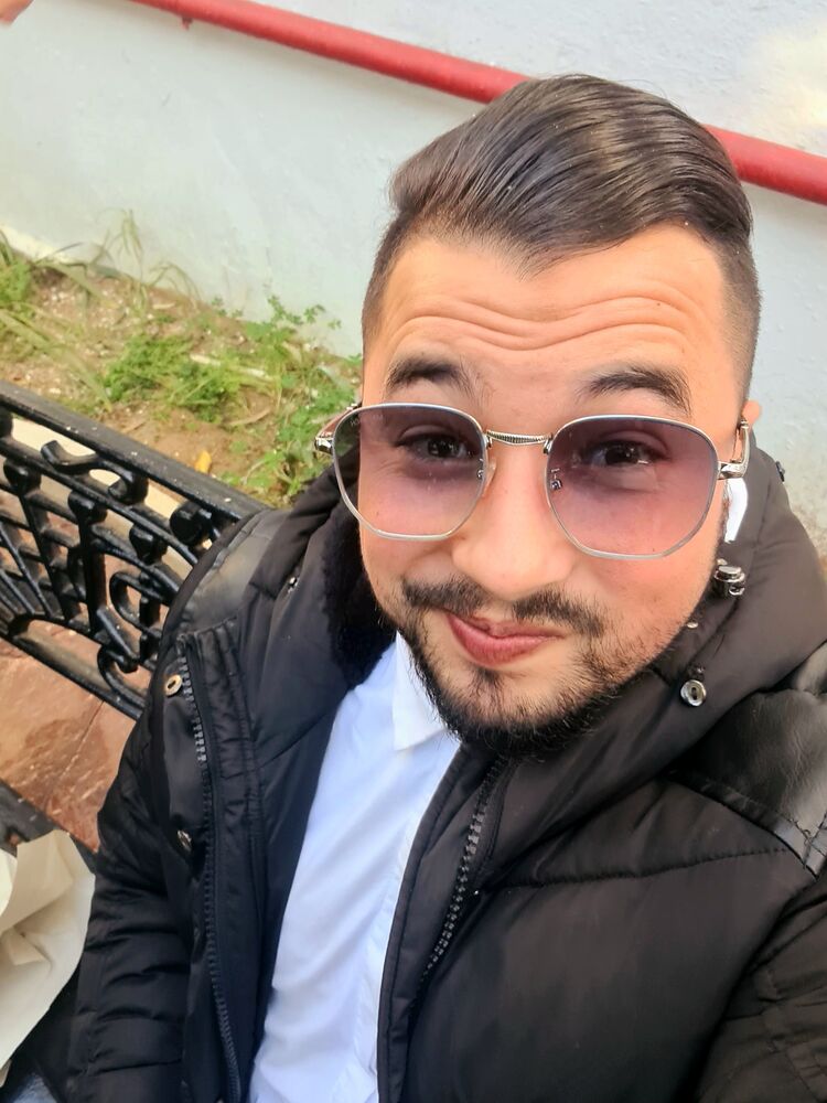  31813977  Anis, 29 ,    