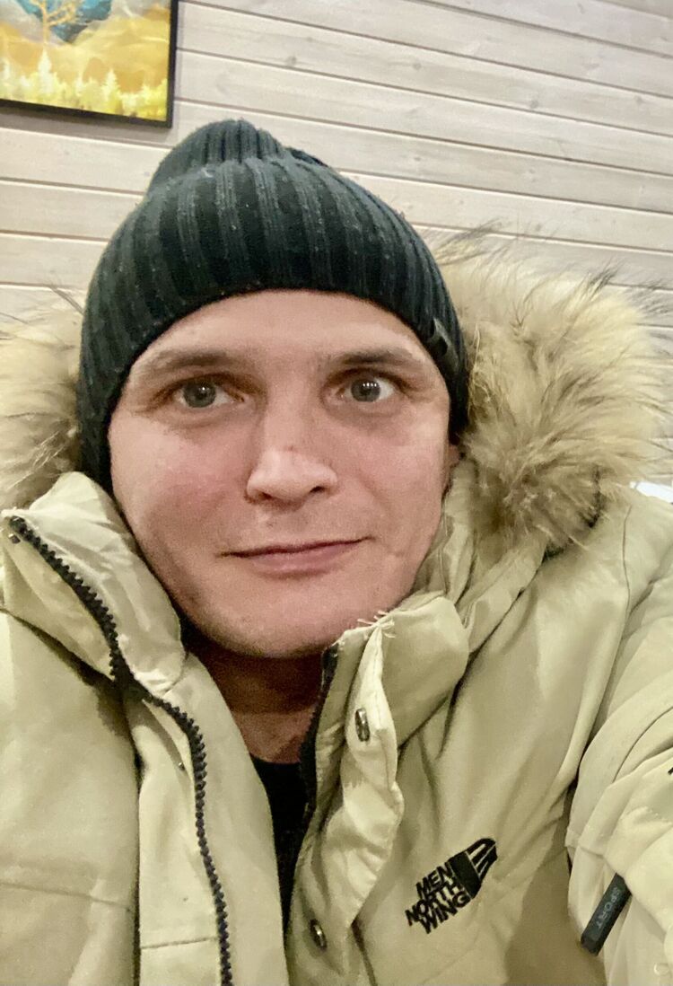  41009327  Vadim, 41 ,    