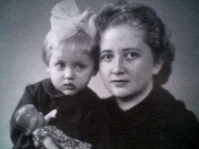  4449217  Vika, 64 ,    