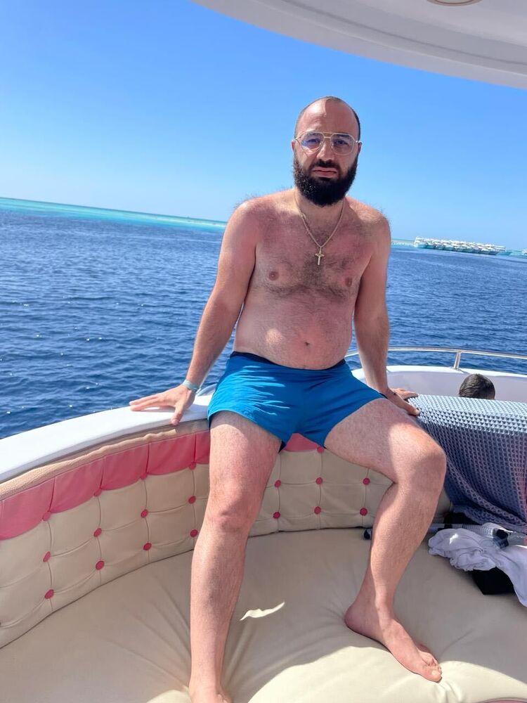  54714677  Artak, 34 ,    