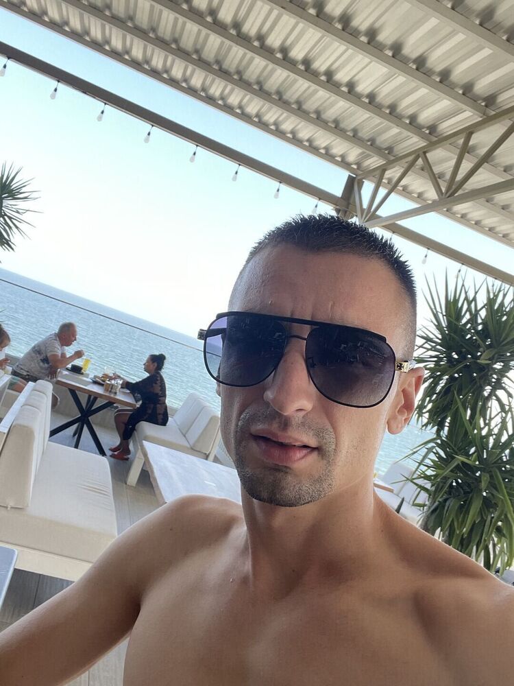  50406387  Maks, 31 ,    