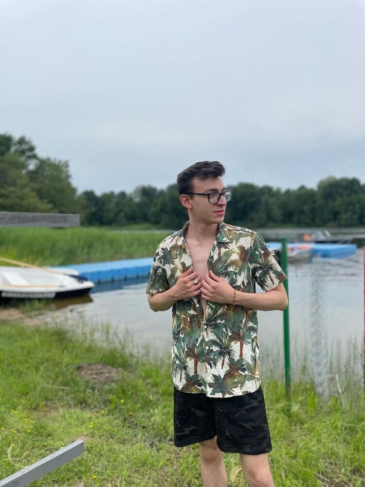  44362657  Omar, 24 ,    