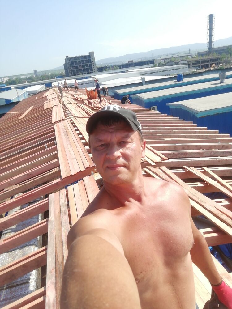  53142917  Maksim, 44 ,    