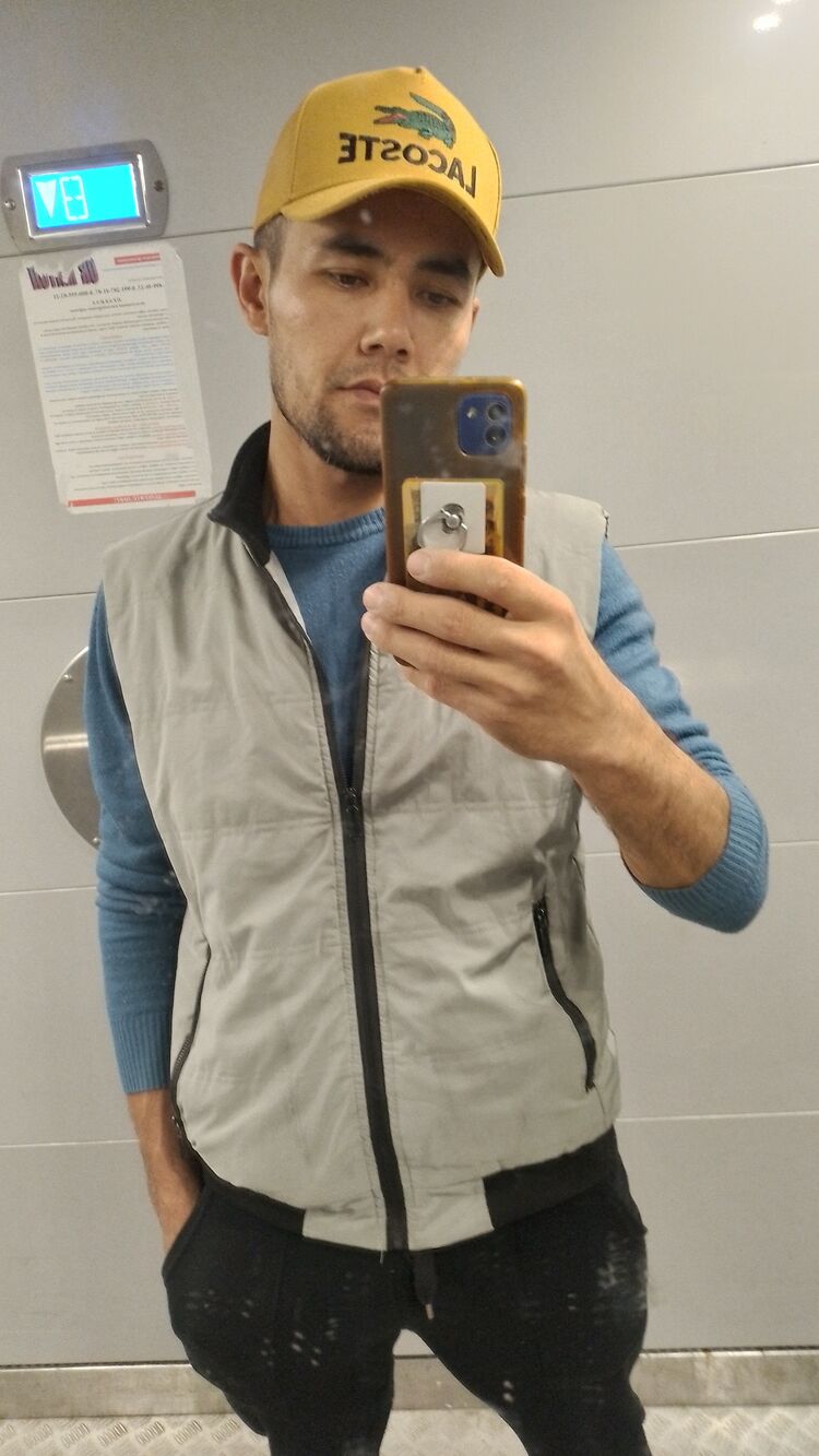  43446187  Akon, 34 ,    