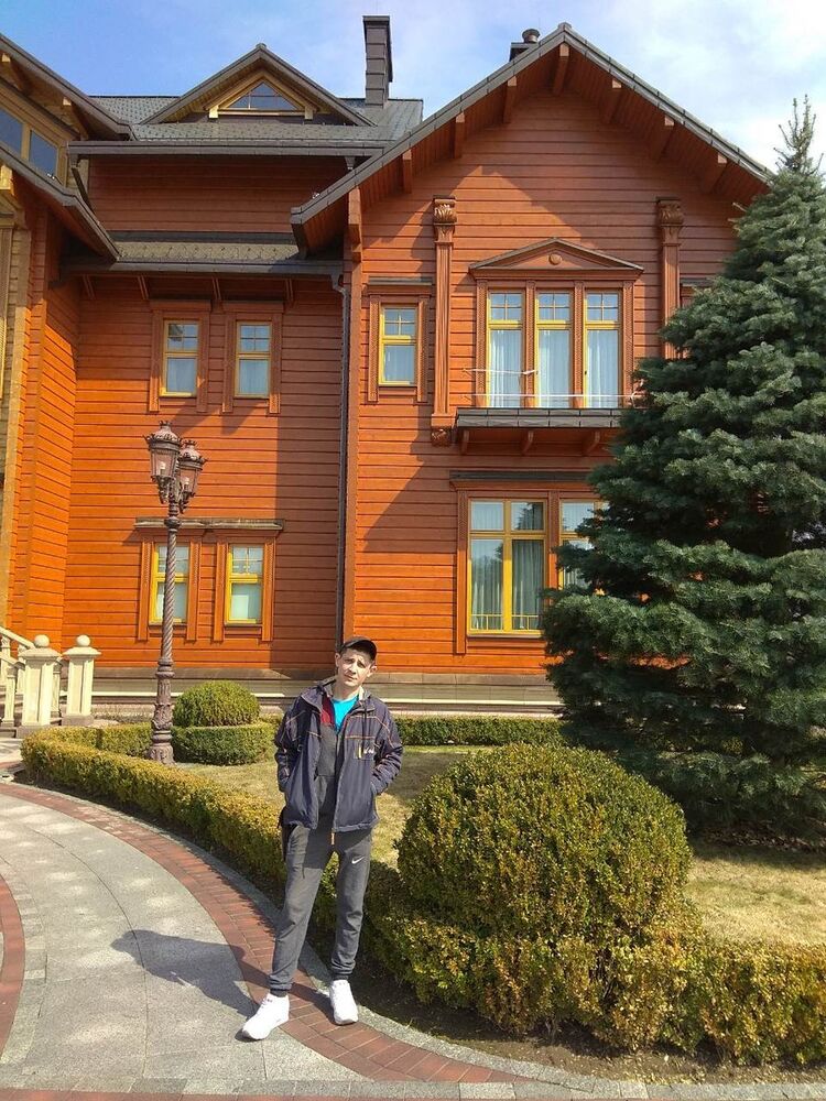  ,   Viktor, 41 ,   ,   , c , 
