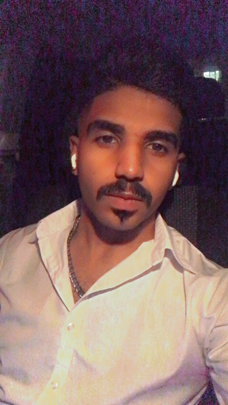 46214177  Waleed, 24 ,    
