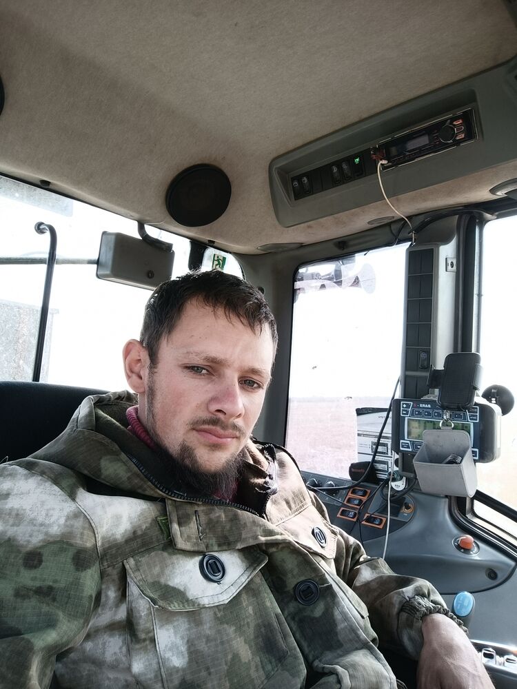  ,   Denis, 28 ,  