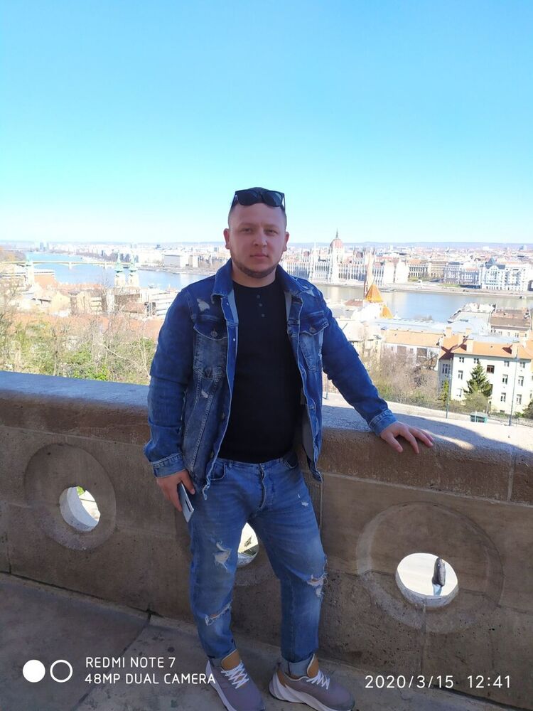  21604247  Janos, 32 ,    