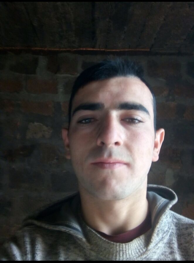  ,   Artur, 19 ,   ,   