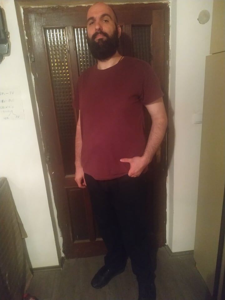  23381227  Milan, 37 ,    