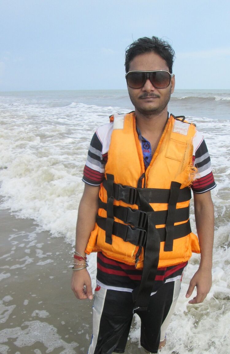  Connaught Place,   Deepak, 37 ,     , c 