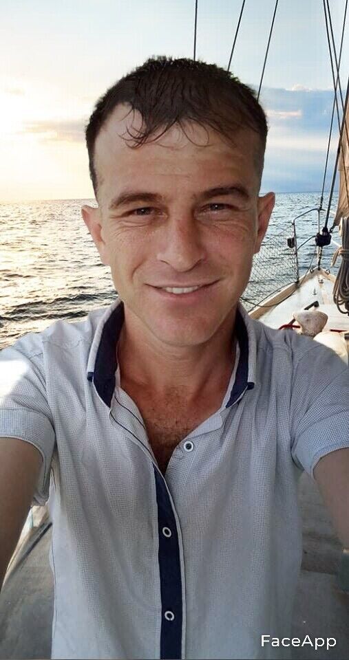  33968767  Sergiu, 40 ,    