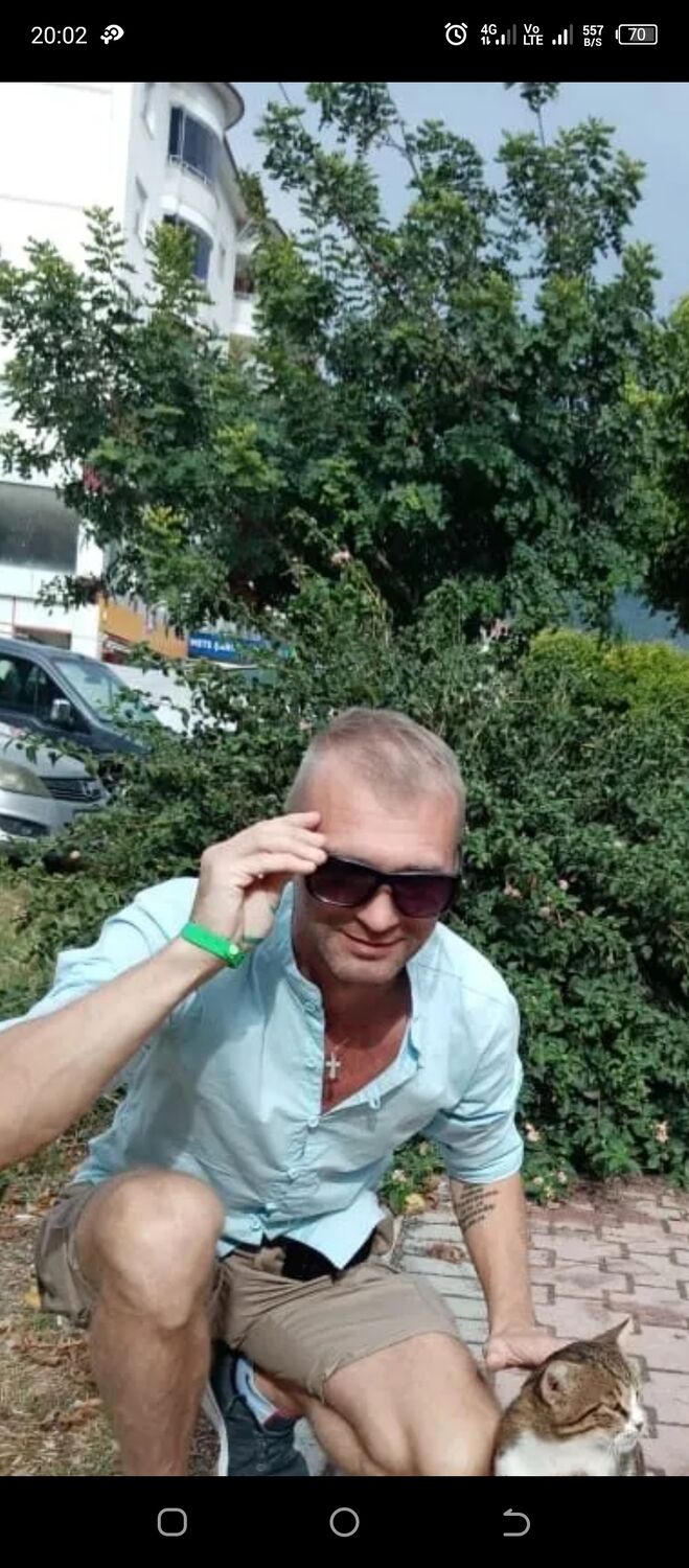 32598617  Alex, 44 ,    