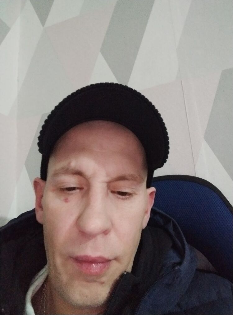  48727967  Laurarubeza, 44 ,    