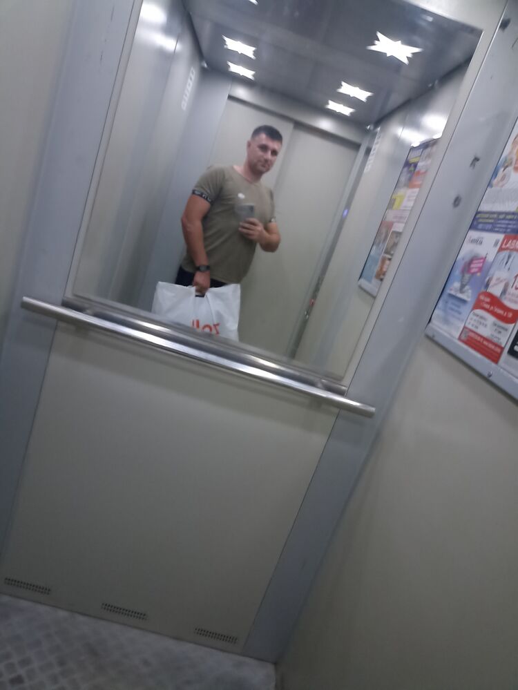  ,   Artur, 39 ,     , c 