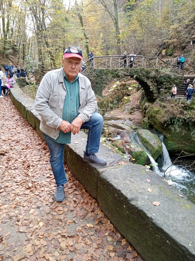  ,   Viktor, 68 ,   ,   