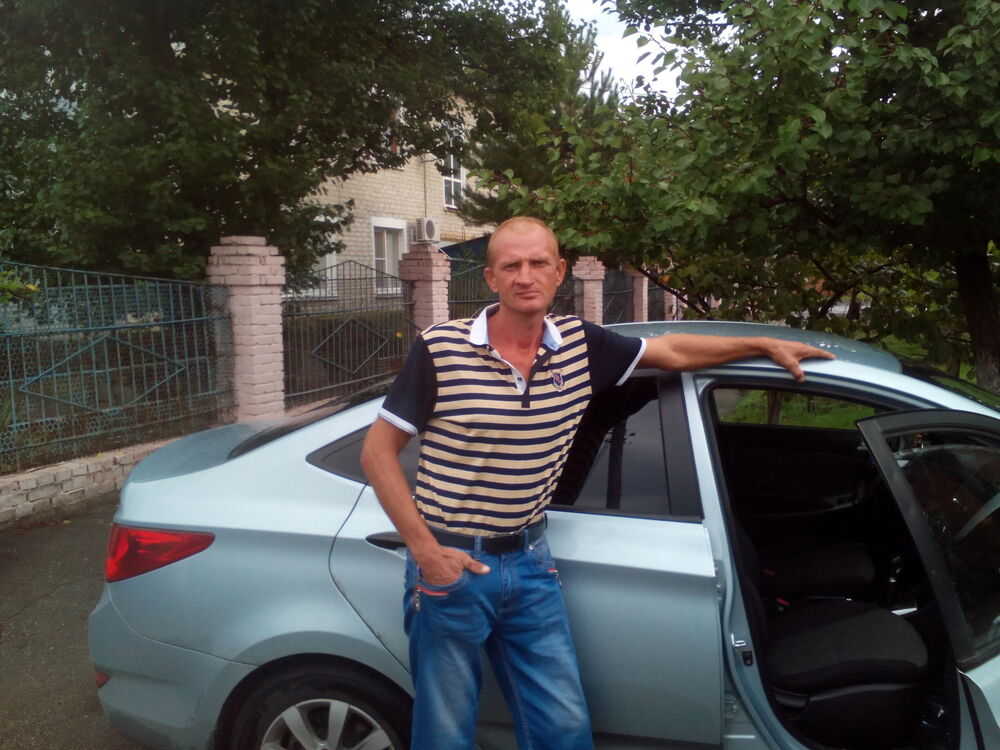  26098657  Eduard, 49 ,    
