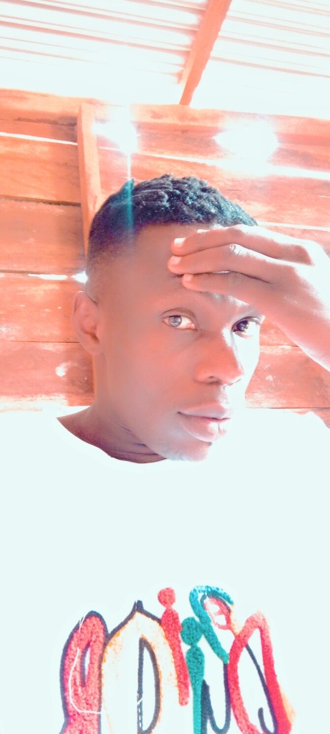  46943377  Mutakubwa, 23 ,    